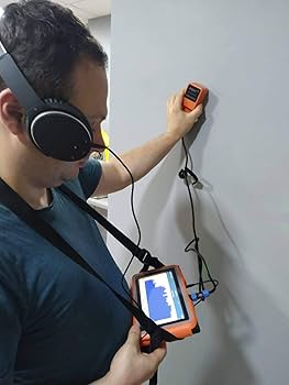 فحص تسربات المياه في حي ليلى بالأفلاج فحص تسربات المياه في حي ليلى بالأفلاج